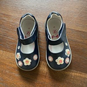 Pediped toddler soft sole shoes size 5.5